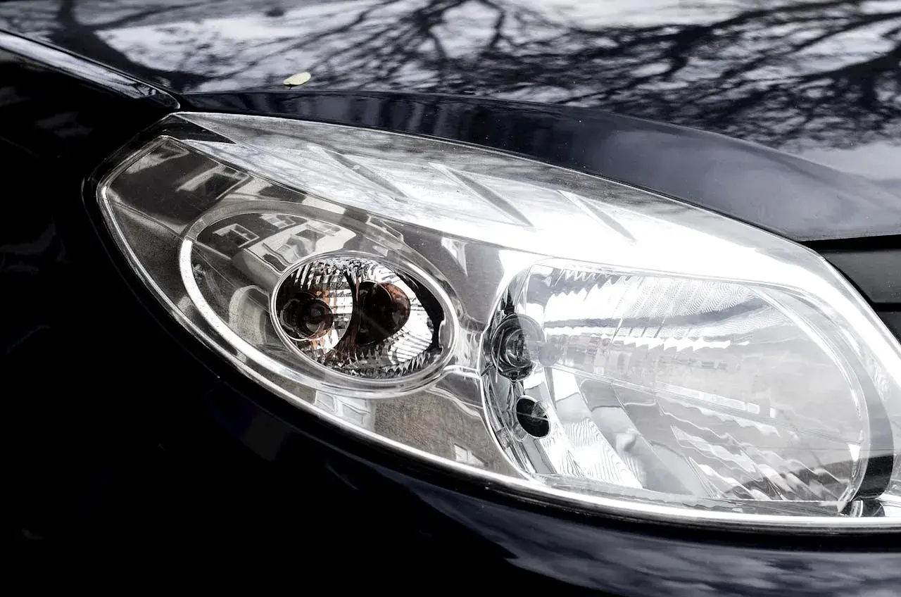 Reflektor Skoda Rapid, gotowy do wymiany żarówki H7.