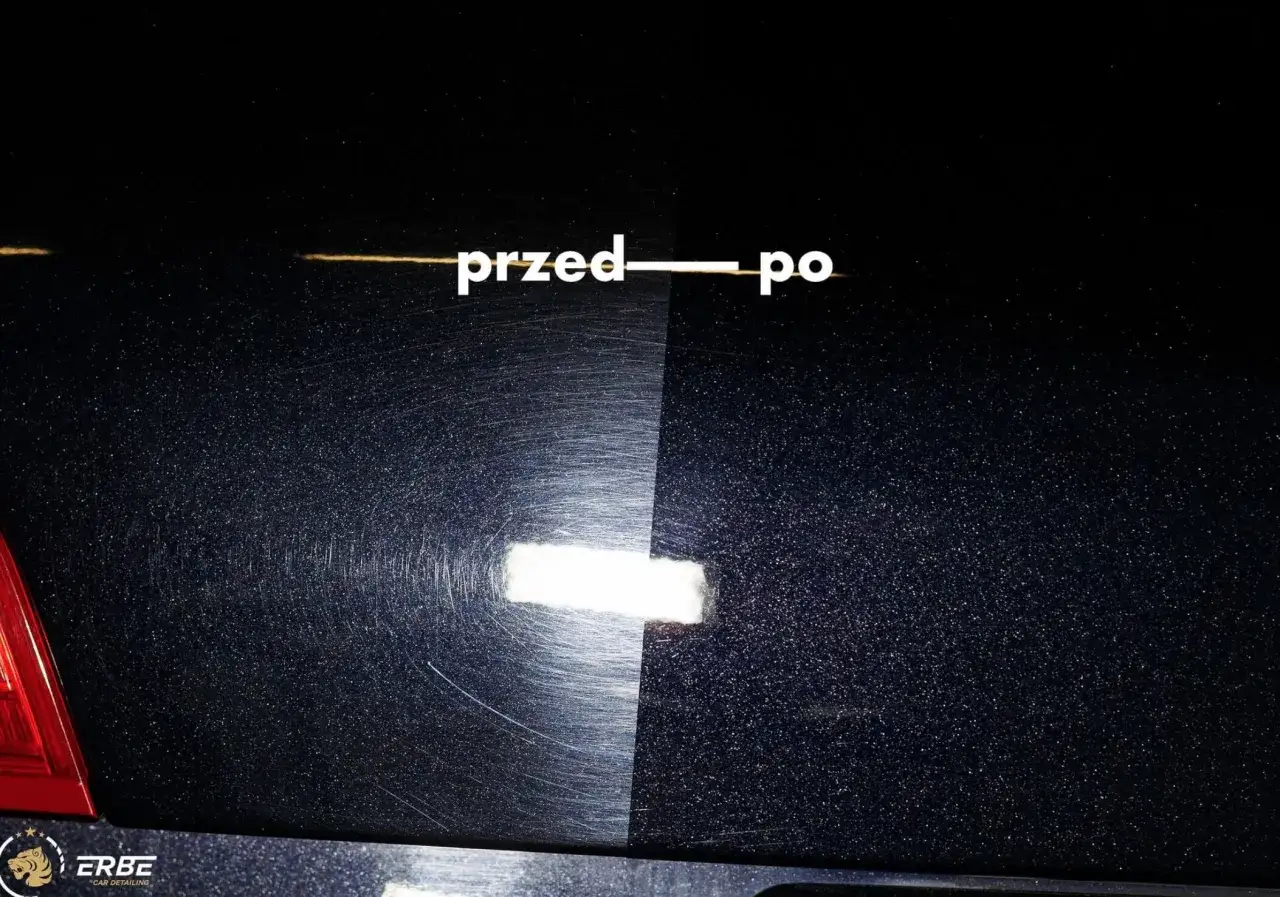 Por&oacute;wnanie lakieru przed i po użyciu pasty polerskiej. Widać wyraźną r&oacute;żnicę w głębi rys.